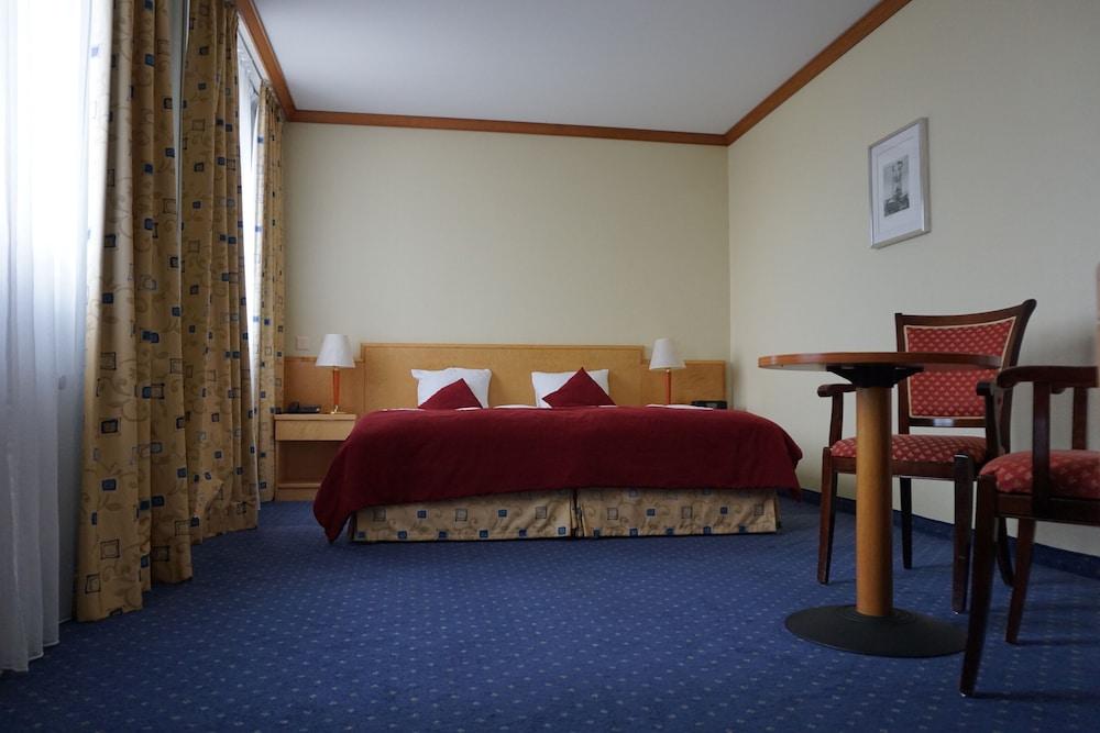 Hotel Rallye & Entrees Aux Bains De La Gruyere Bulle Exterior photo