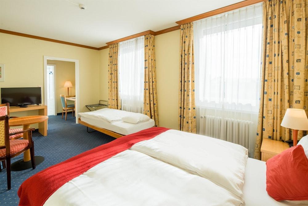 Hotel Rallye & Entrees Aux Bains De La Gruyere Bulle Exterior photo
