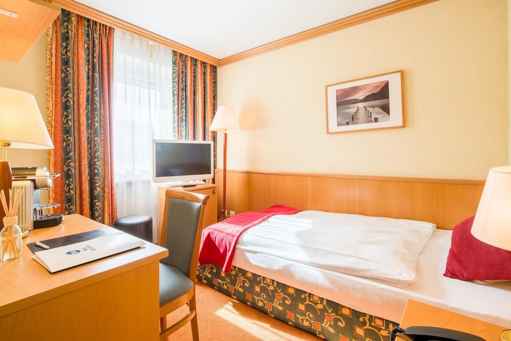 Hotel Rallye & Entrees Aux Bains De La Gruyere Bulle Exterior photo